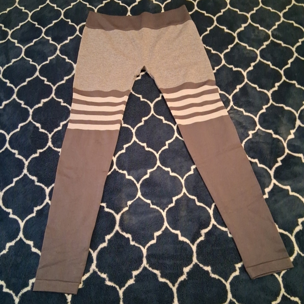 Women Gray Striped Leggings Large